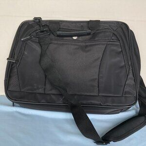 TARGUS Black 16" x 12" Laptop Carry Case with Shoulder Strap #G4